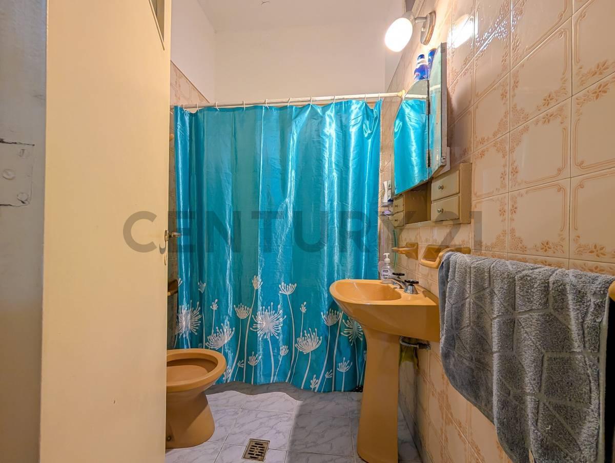 Foto de VENTA - CASA - DOS DORMITORIOS - PATIO - JARDIN - SALADILLO, ROSARIO, imagen 5