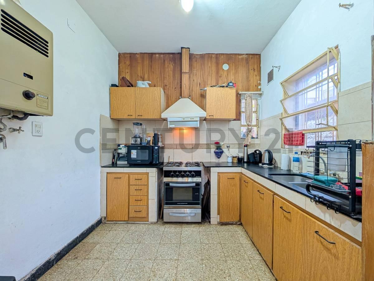 Foto de VENTA - CASA - DOS DORMITORIOS - PATIO - JARDIN - SALADILLO, ROSARIO, imagen 2