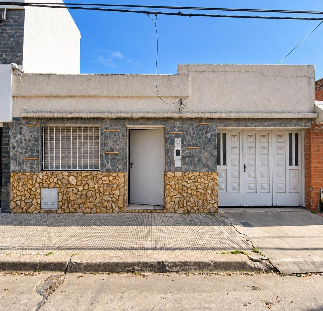 Foto de Casa 2 dormitorios, con cochera, patio y espacios para ampliar, imagen 1