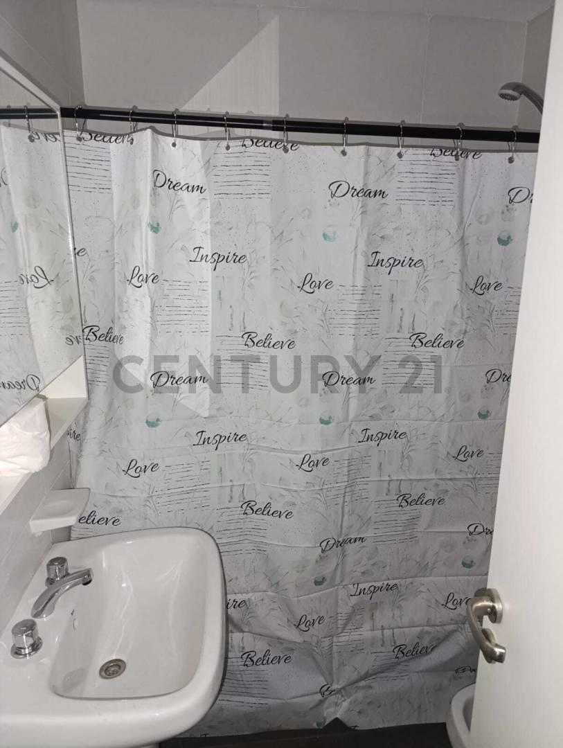 Foto de Alquiler - Departamento al frente con balcón 2 dormitorios zona centro, imagen 2