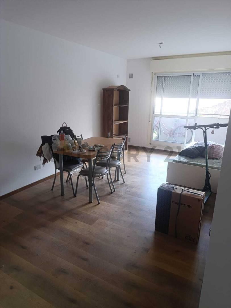 Foto de Alquiler - Departamento al frente con balcón 2 dormitorios zona centro, imagen 4
