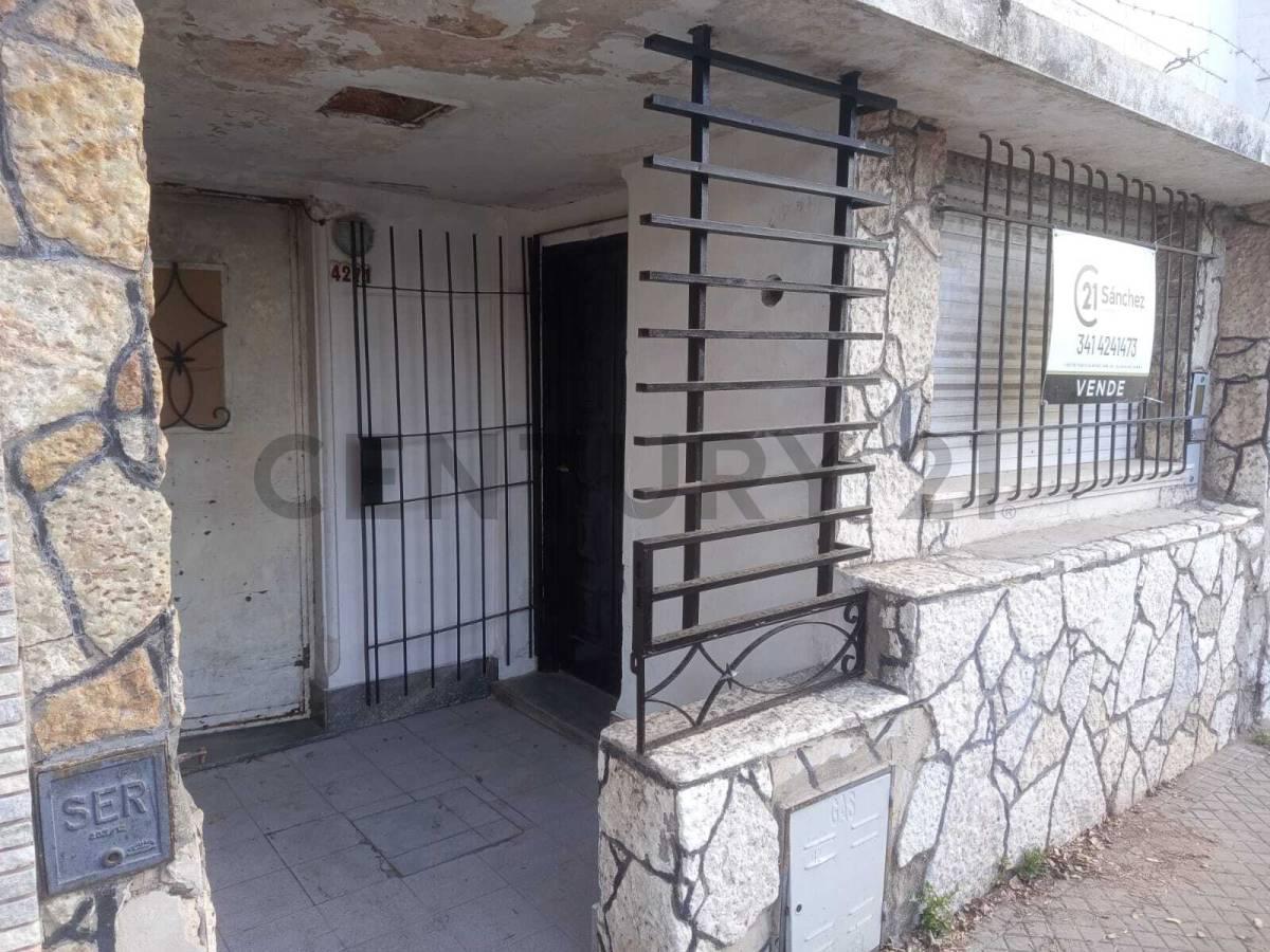 Foto de VENTA CASA - 2 DORMITORIOS - BARRIO CINCO ESQUINAS - ROSARIO - SANTA FE, imagen 2
