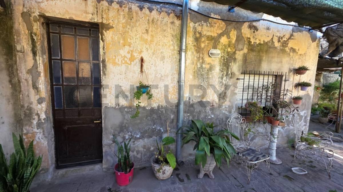 Foto de EN VENTA CASA A RECICLAR CON AMPLIO TERRENO COMERCIAL - CENTRO CAÑADA, imagen 2