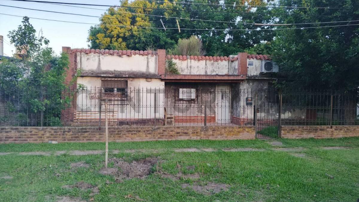 Foto de Venta - Casa A Reciclar - San Jerónimo Sud - 654 M2, imagen 3