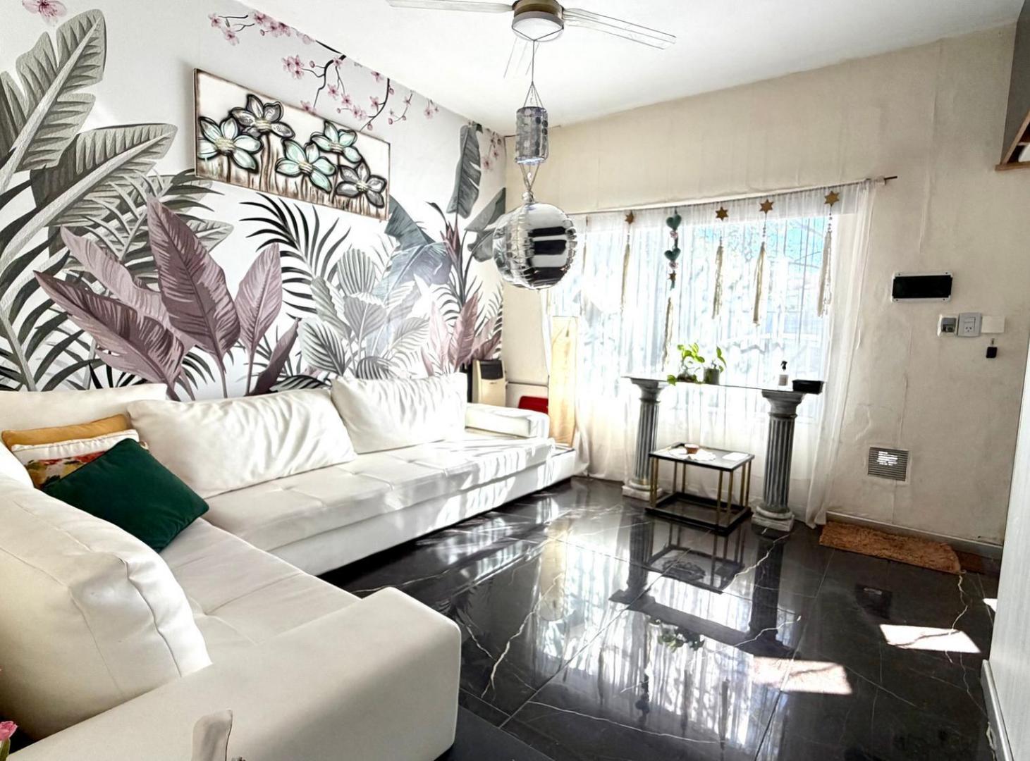 Foto de Casa en venta - 4 dormitorios - Tiro Suizo, imagen 2