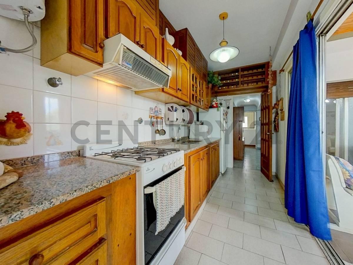 Foto de CASA - 270 M2 -7 AMBIENTES - 4 DORMITORIOS - PEREZ, imagen 4