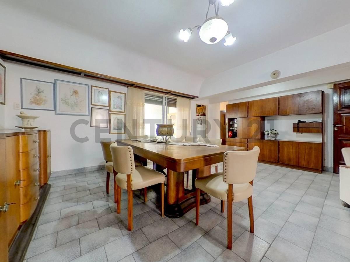 Foto de CASA - 270 M2 -7 AMBIENTES - 4 DORMITORIOS - PEREZ, imagen 3