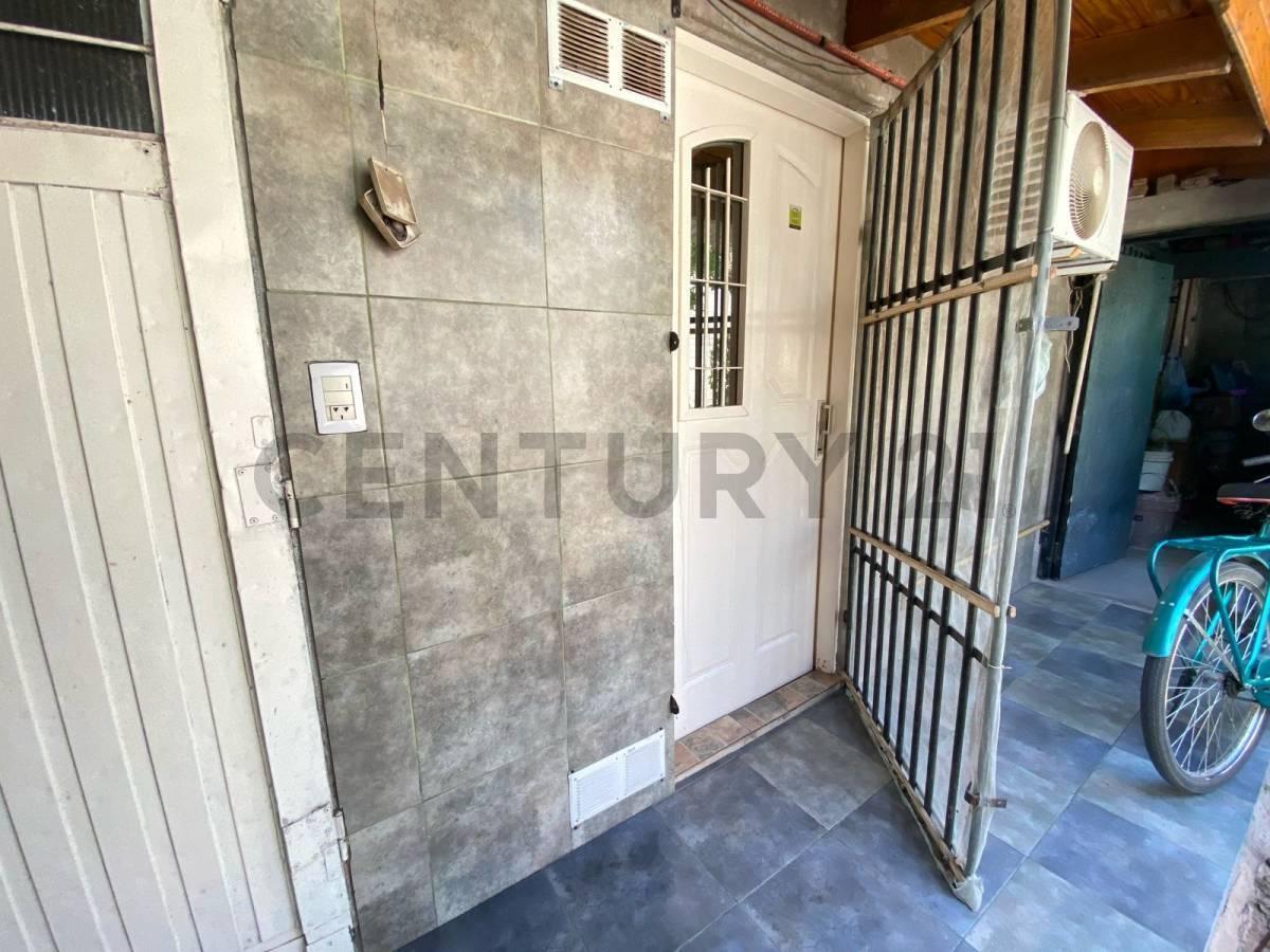 Foto de VENTA CASA 2 DORMITORIOS. COCHERA - PATIO Y TERRAZA, imagen 5