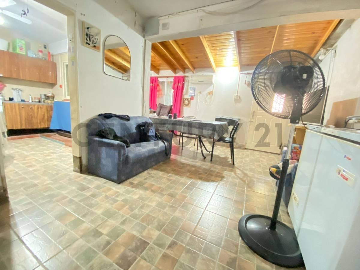 Foto de VENTA CASA 2 DORMITORIOS. COCHERA - PATIO Y TERRAZA, imagen 4