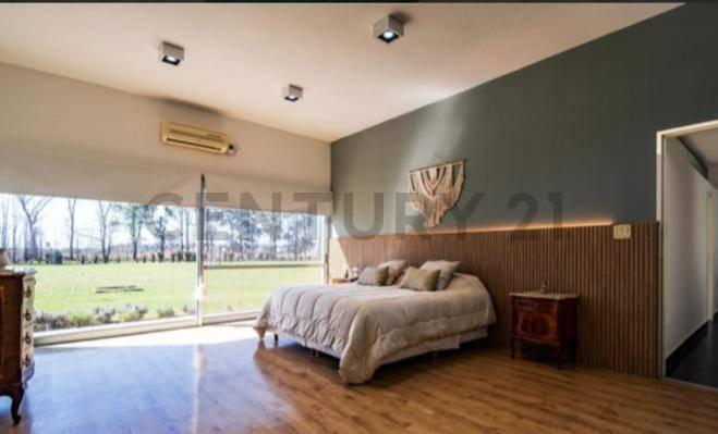 Foto de Venta de Casa de 7 ambientes en Barrio Privado Los Raigales - Roldan, imagen 2