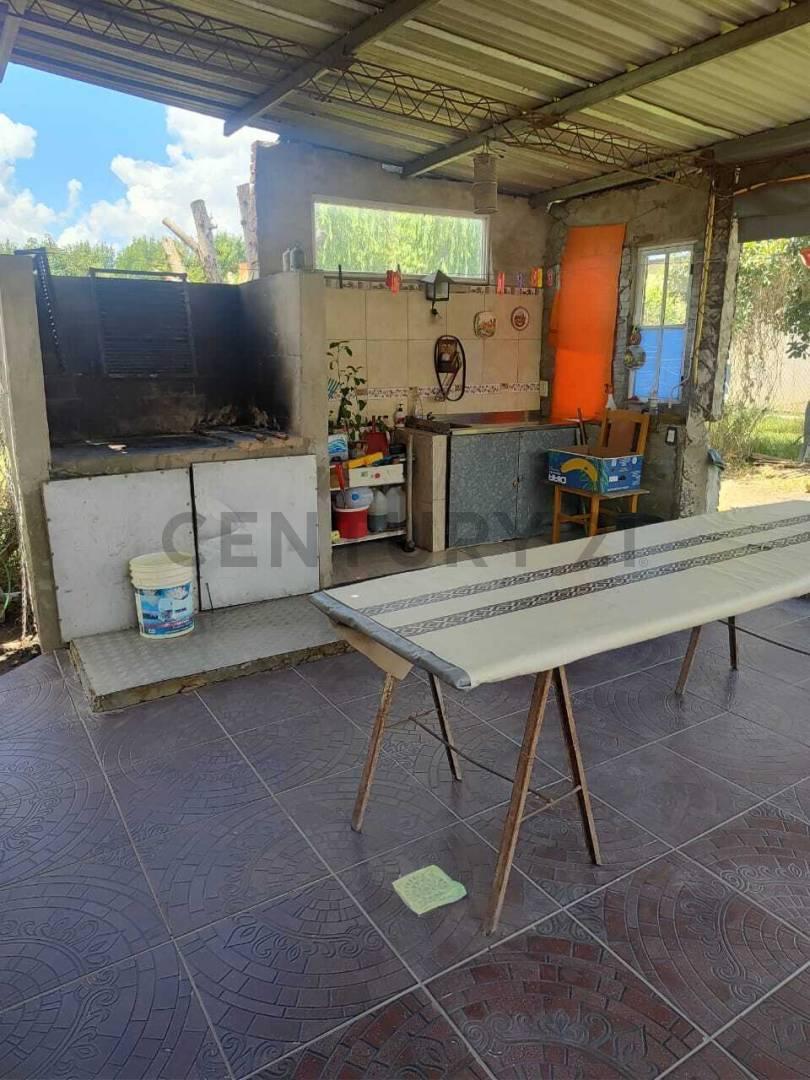 Foto de VENTA CASA CON PILETA AMPLIO TERRENO, imagen 2