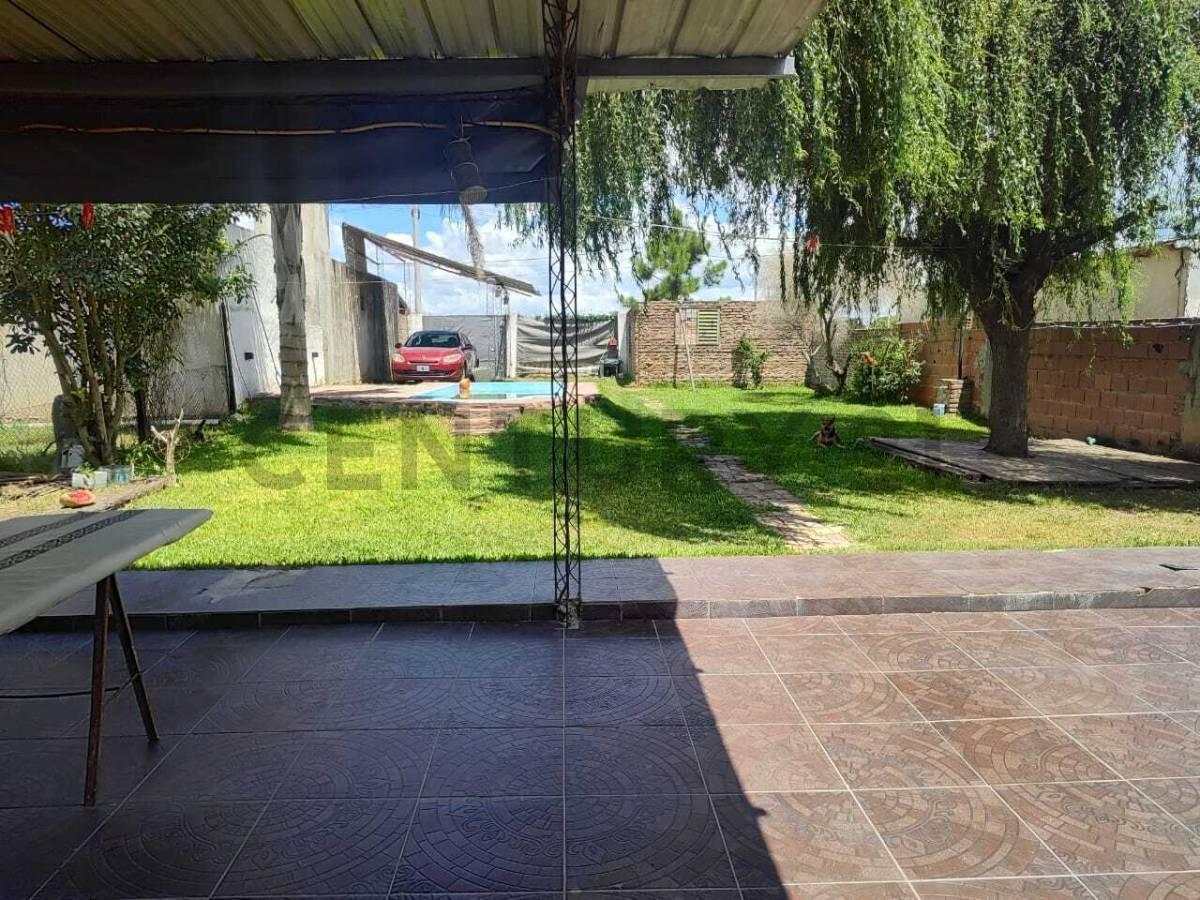 Foto de VENTA CASA CON PILETA AMPLIO TERRENO, imagen 3