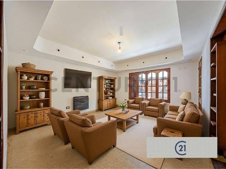 Foto de VENTA - CASA - 4 DORMITORIOS - COCHERA - PATIO -ZONA SUR, ROSARIO, imagen 1