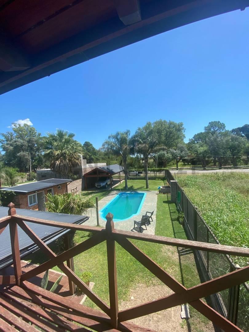Foto de Venta - Casa con pileta en Ibarlucea, imagen 1