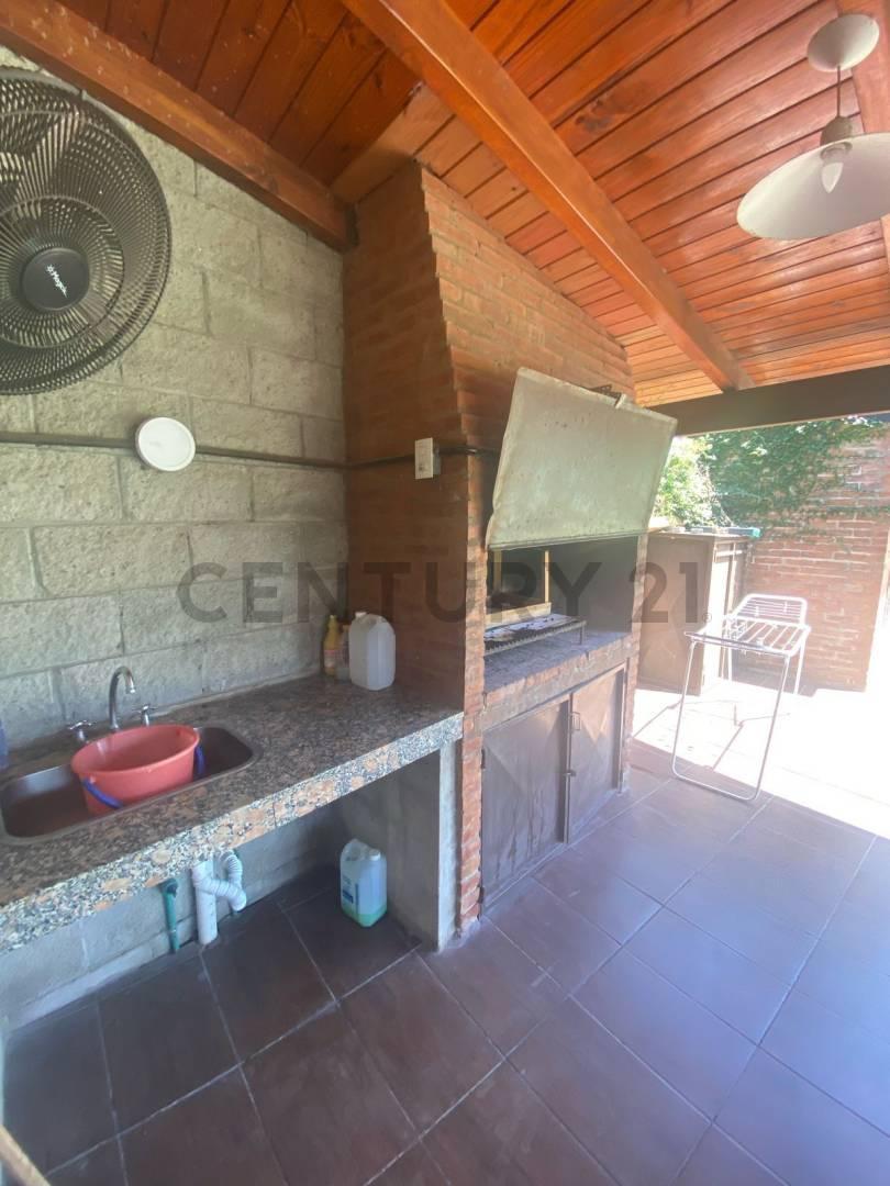 Foto de Venta - Casa con pileta en Ibarlucea, imagen 4