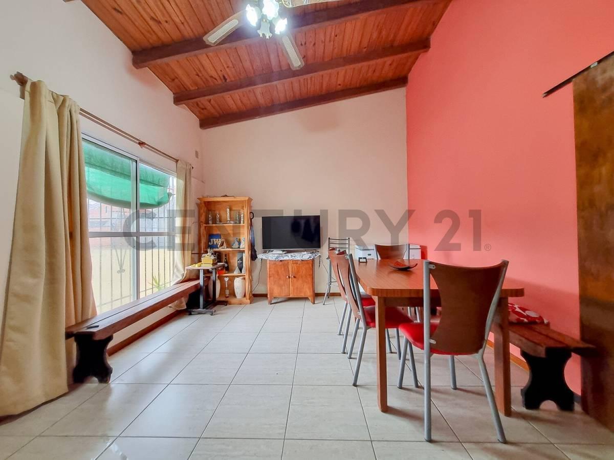 Foto de CASA - 7 AMBIENTES - PATIO - JARDIN - LA FLORIDA, ROSARIO, imagen 3