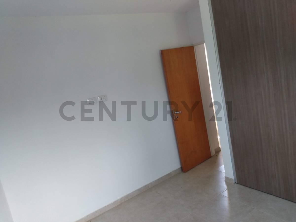 Foto de VENTA - CASA 2 DORMITORIOS - FUNES, imagen 4