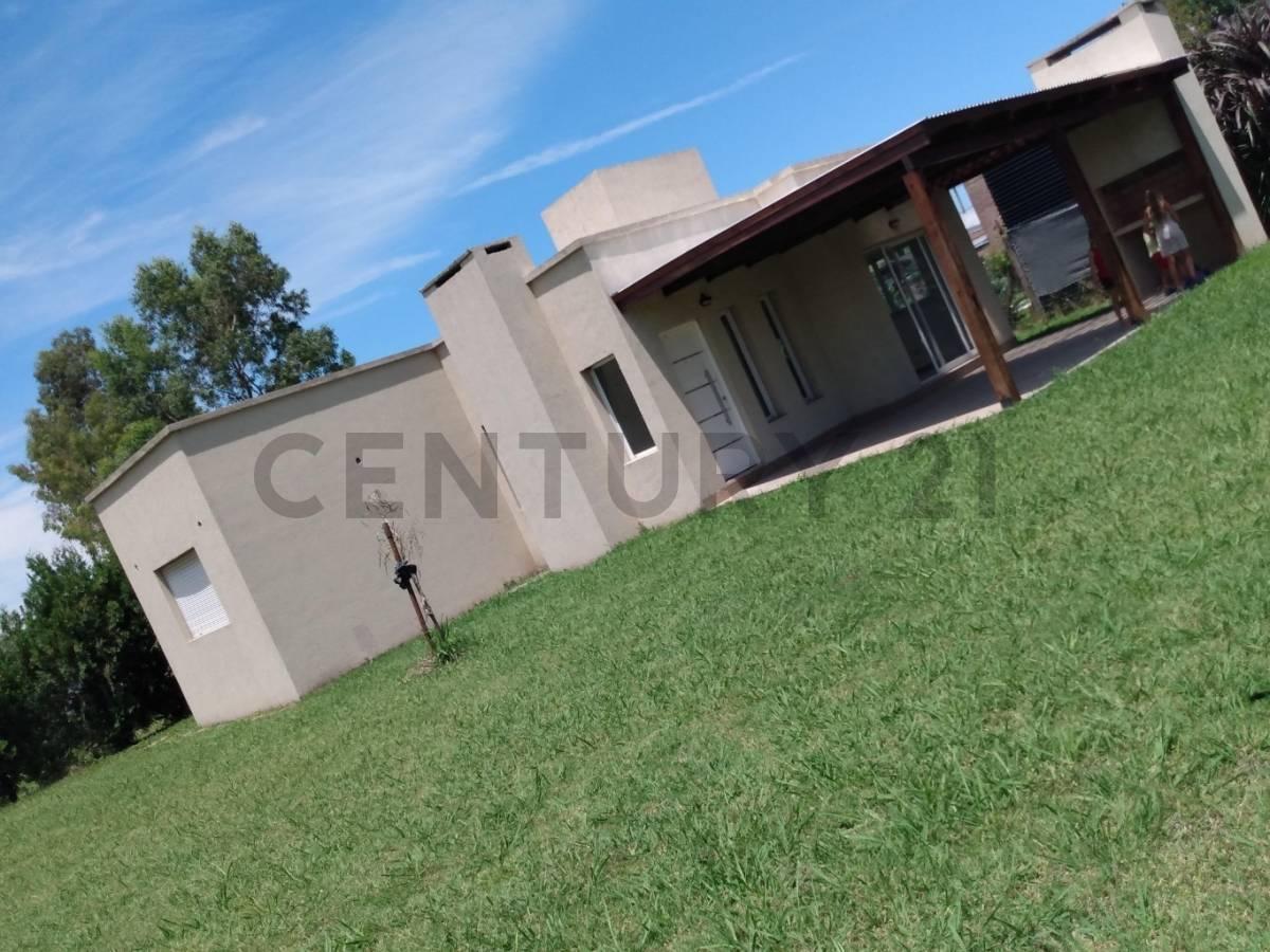 Foto de VENTA - CASA 2 DORMITORIOS - FUNES, imagen 1