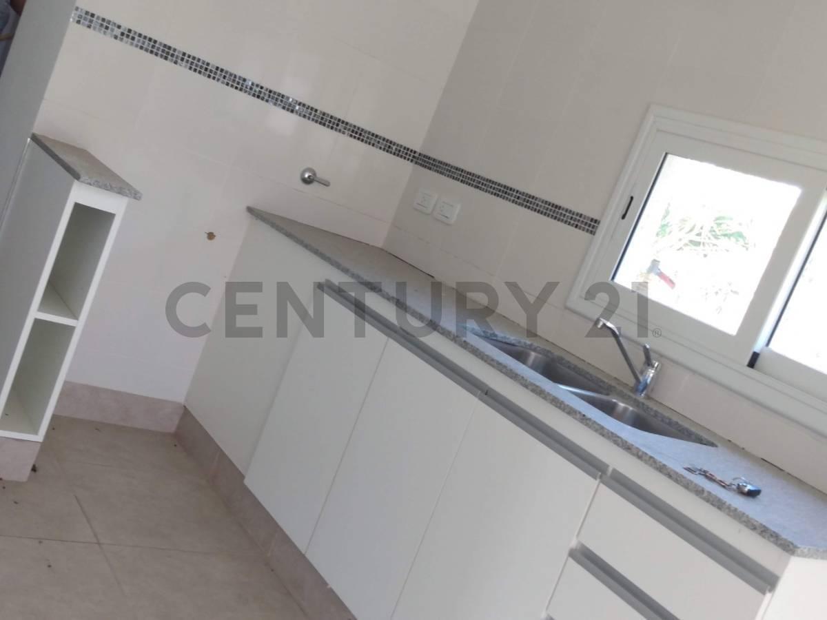 Foto de VENTA - CASA 2 DORMITORIOS - FUNES, imagen 3