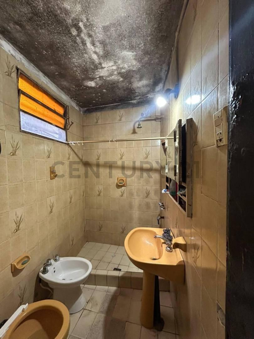 Foto de Venta de Casa de 2 dormitorios a reciclar - Tiro Suizo - Rosario, imagen 2