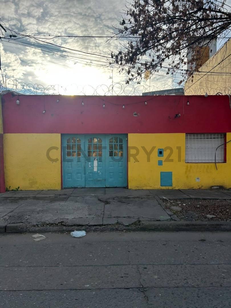 Foto de Venta de Casa de 2 dormitorios a reciclar - Tiro Suizo - Rosario, imagen 3