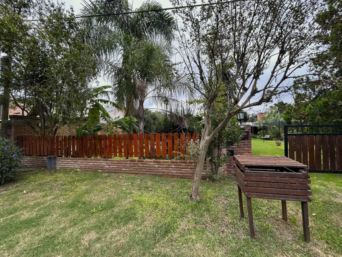 Foto de Venta de Casa de 3 dormitorios con pileta y quincho en Funes, imagen 1