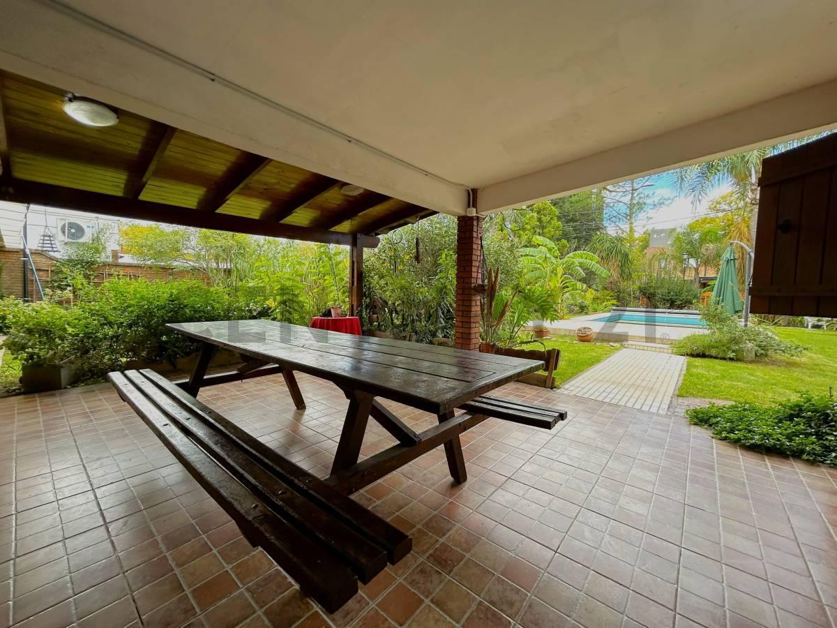 Foto de Venta de Casa de 3 dormitorios con pileta y quincho en Funes, imagen 3