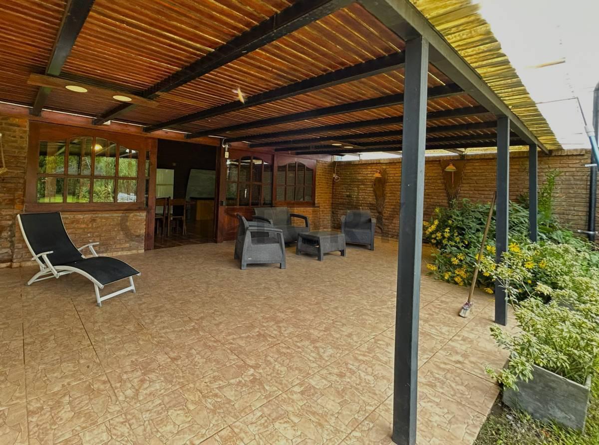 Foto de Venta de Casa de 3 dormitorios con pileta y quincho en Funes, imagen 4