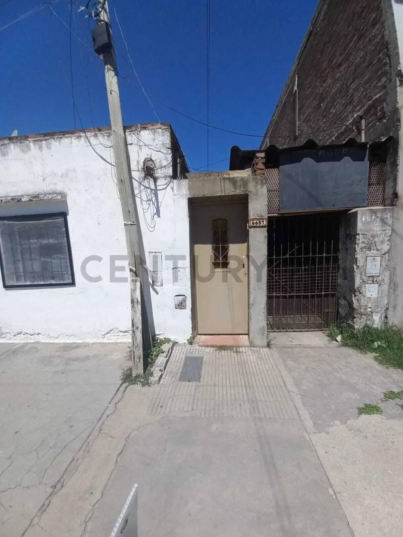 Foto de VENTA - Oportunidad: Casa de pasillo a demoler / Lote interno, imagen 2