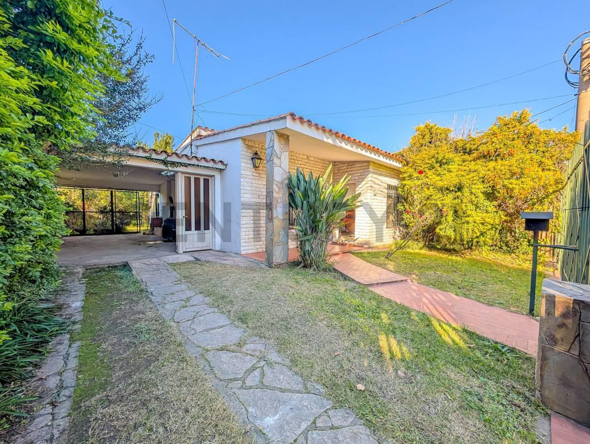 Foto de CASA | 3 AMBIENTES | QUINCHO | JARDÍN | COCHERA | FRAY LUIS BELTRÁN, imagen 1