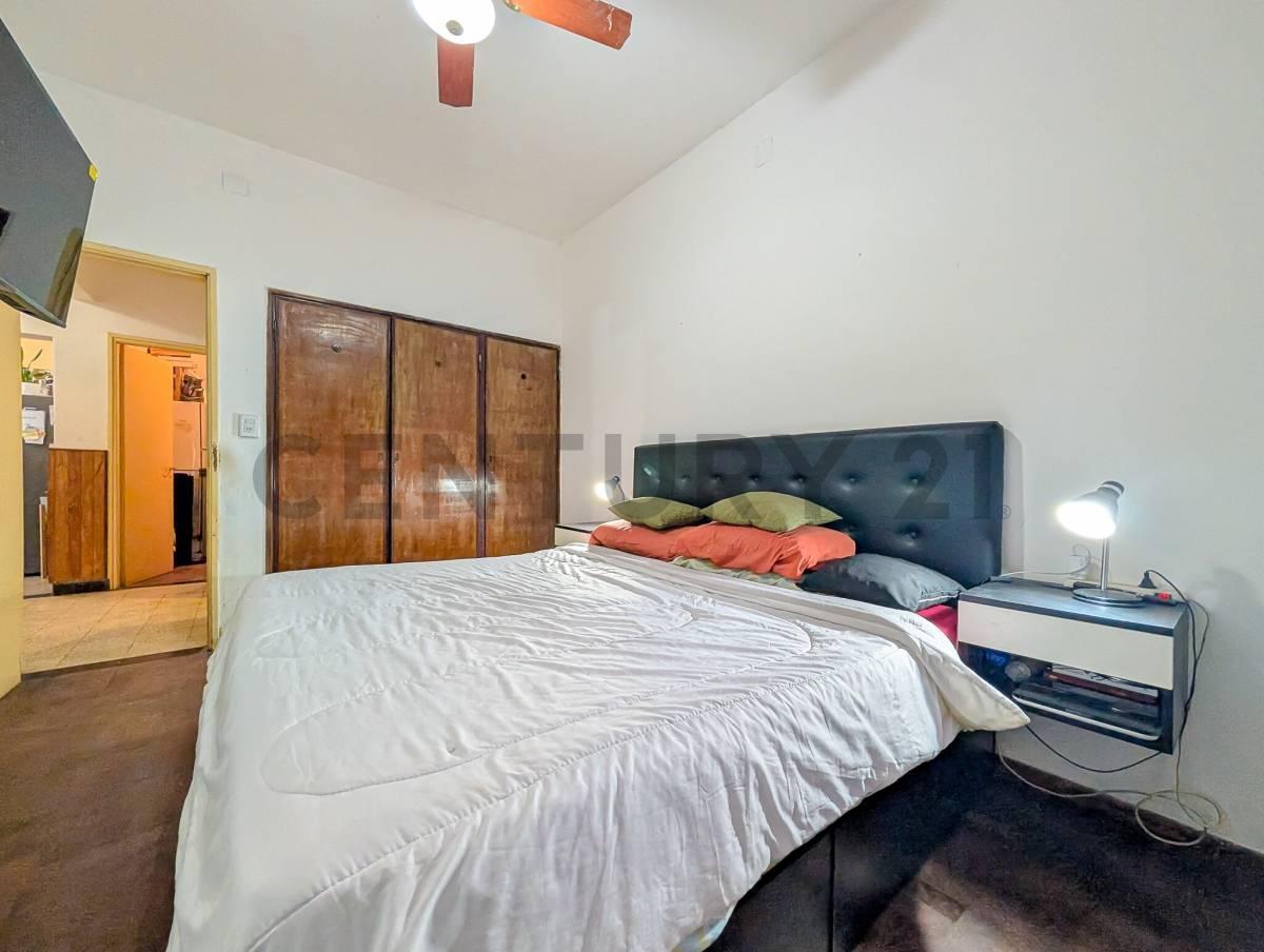 Foto de VENTA - CASA - DOS DORMITORIOS - PATIO - JARDIN - SALADILLO, ROSARIO, imagen 1