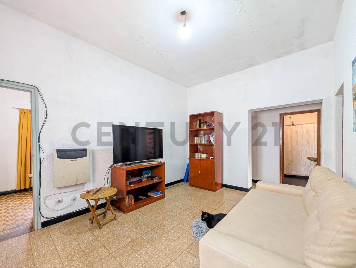 Foto de VENTA - CASA - TRES DORMITORIOS - COCHERA - PATIO - JARDIN - SALADILLO, imagen 4