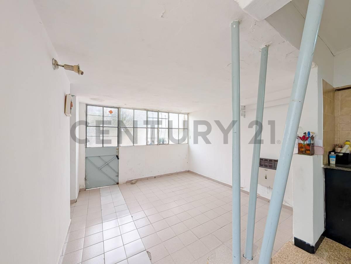Foto de VENTA - CASA - TRES DORMITORIOS - COCHERA - PATIO - JARDIN - SALADILLO, imagen 1