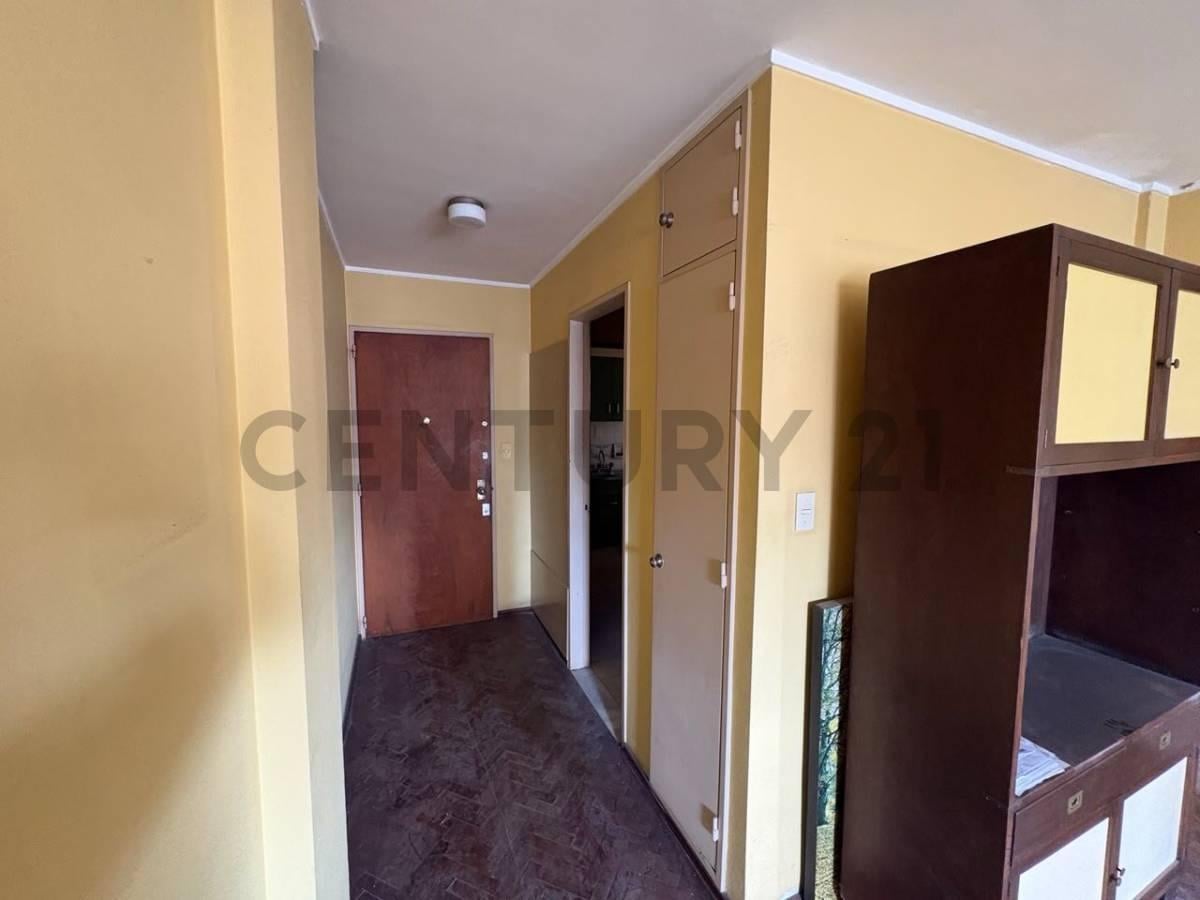 Foto de VENTA DEPARTAMENTO - 2 DORMITORIOS - LUMINOSO - FRENTE A LA PLAZA, imagen 5