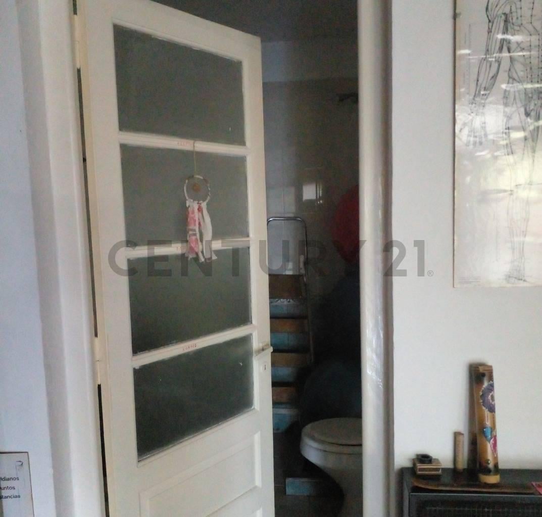 Foto de Casa en dos plantas con patio - Barrio Cura, imagen 2