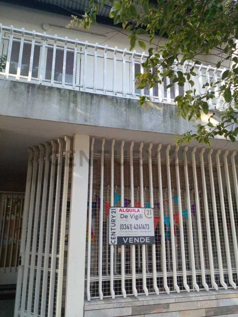 Foto de Casa en dos plantas con patio - Barrio Cura, imagen 4