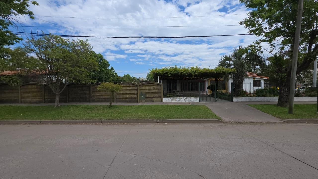 Foto de Casa en venta - 3 Dormitorios - Roldán - Centro 645 M2, imagen 3