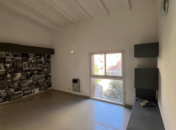Hermoso departamento a la venta cercano al Hospital Italiano. Muy buena zona 2