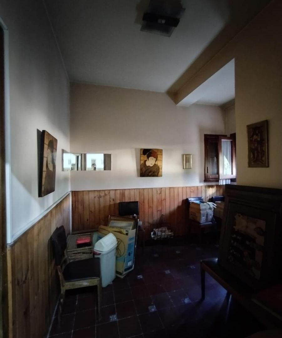 Casona en Unquillo, pleno centro, gran terreno