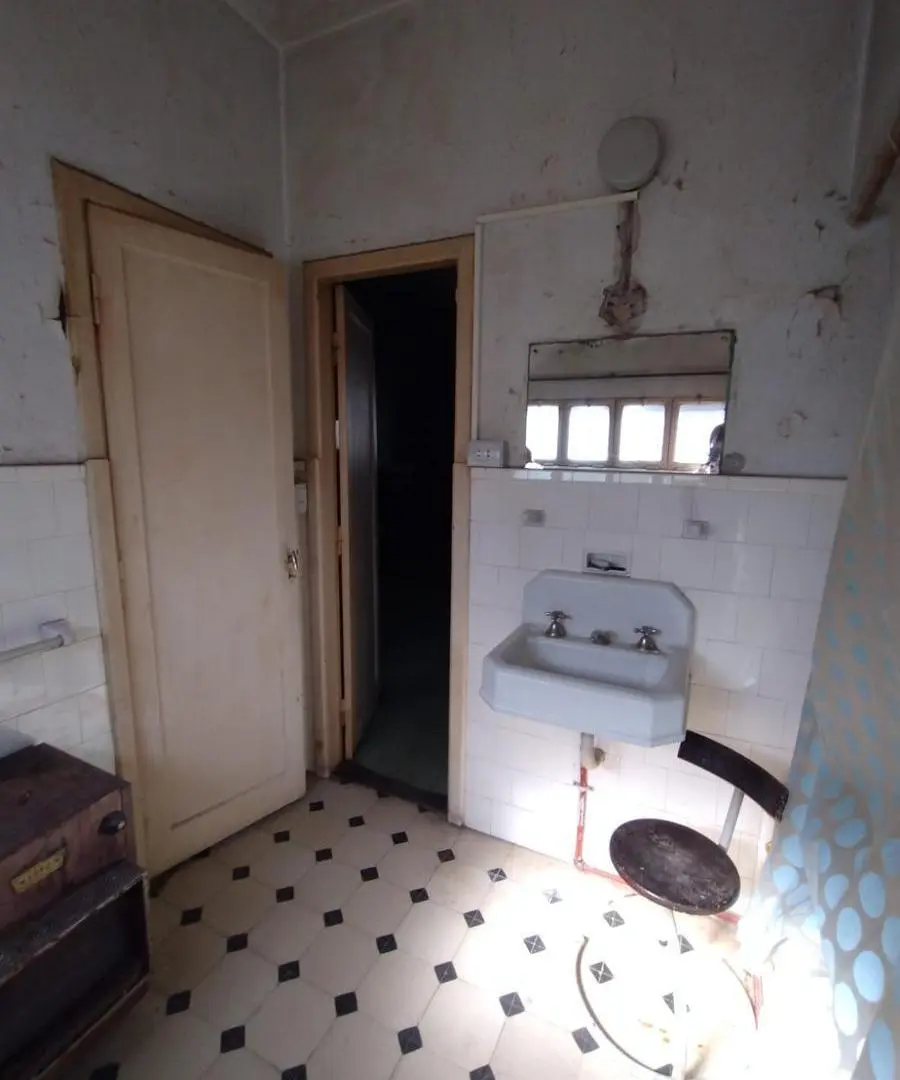 Casona en Unquillo, pleno centro, gran terreno 4