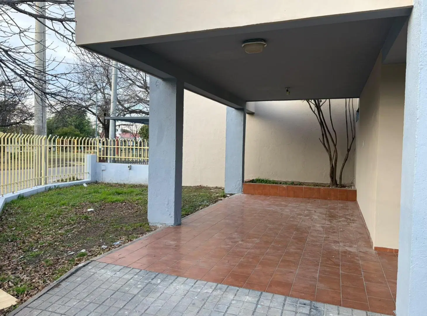 Casa de tres dormitorios en alquiler en barrio Marquez de Sobremonte 3