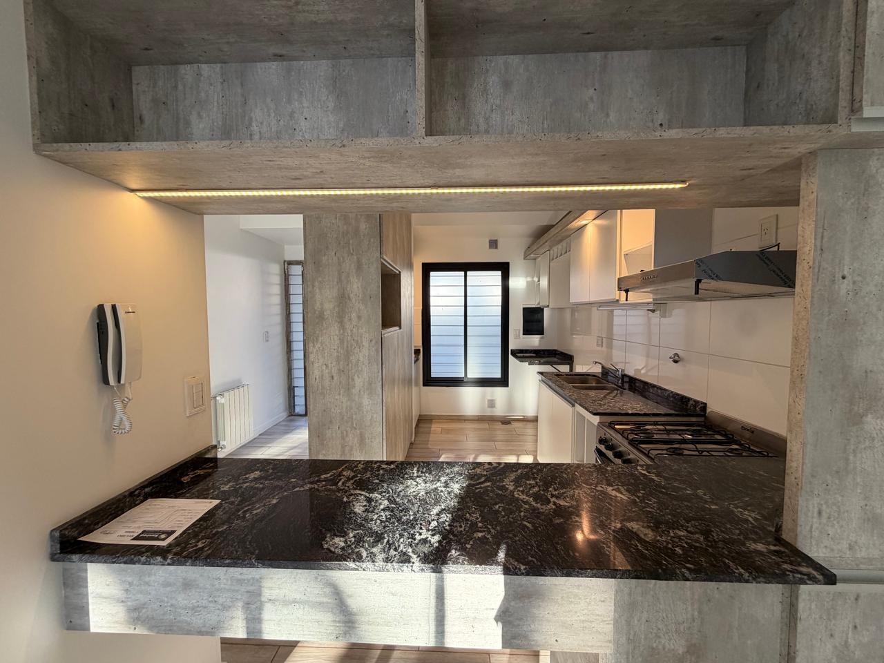 Foto de Duplex de categoria de tres dormitorios en barrio La Salle, zona norte, imagen 2
