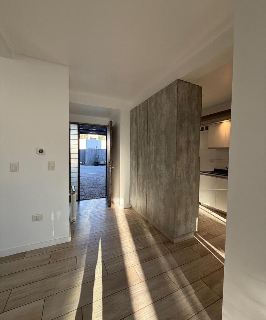 Foto de Duplex de categoria de tres dormitorios en barrio La Salle, zona norte, imagen 1