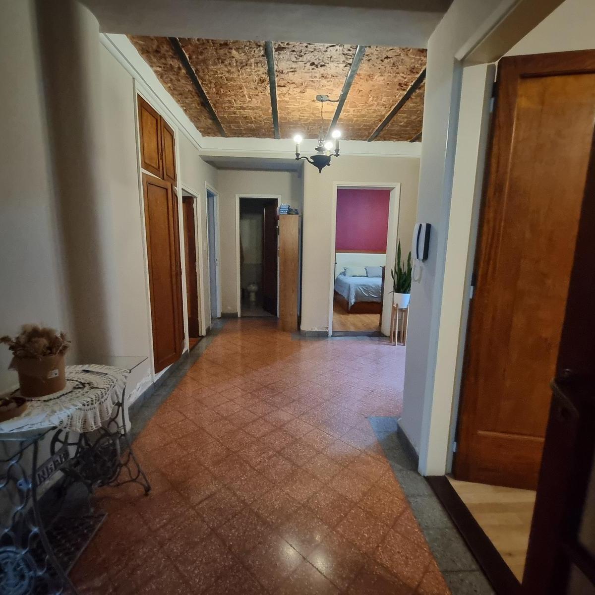 Casa 6 Habitaciones. Abasto 4