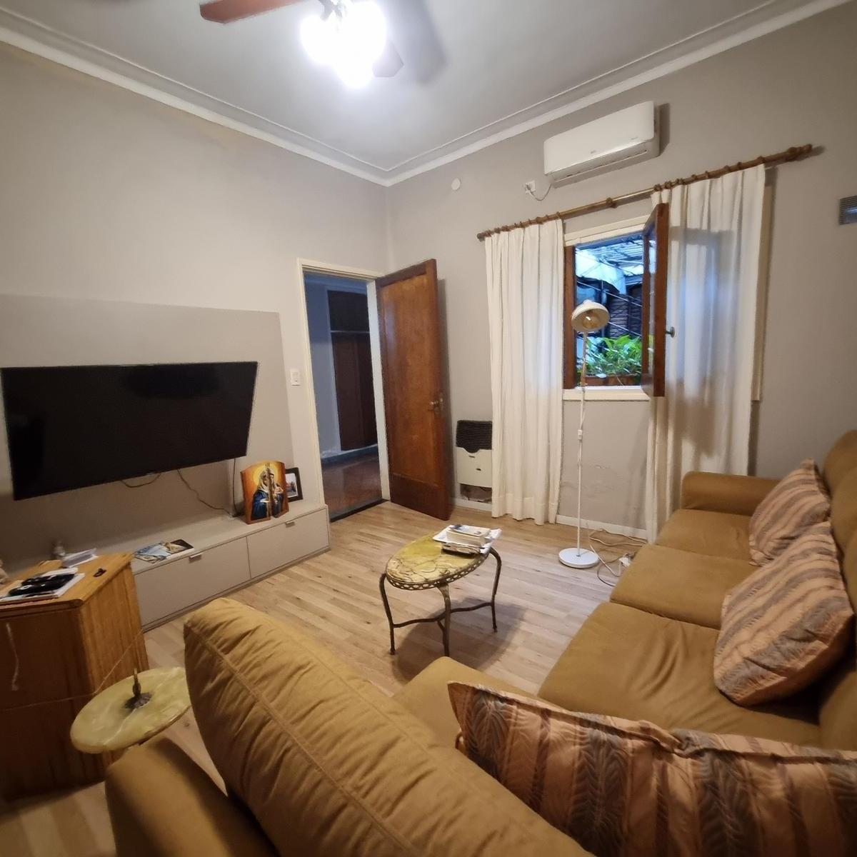 Casa 6 Habitaciones. Abasto 3
