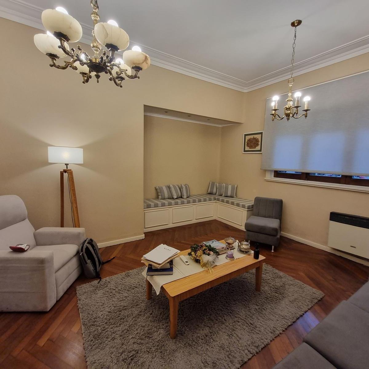 Casa 6 Habitaciones. Abasto 1