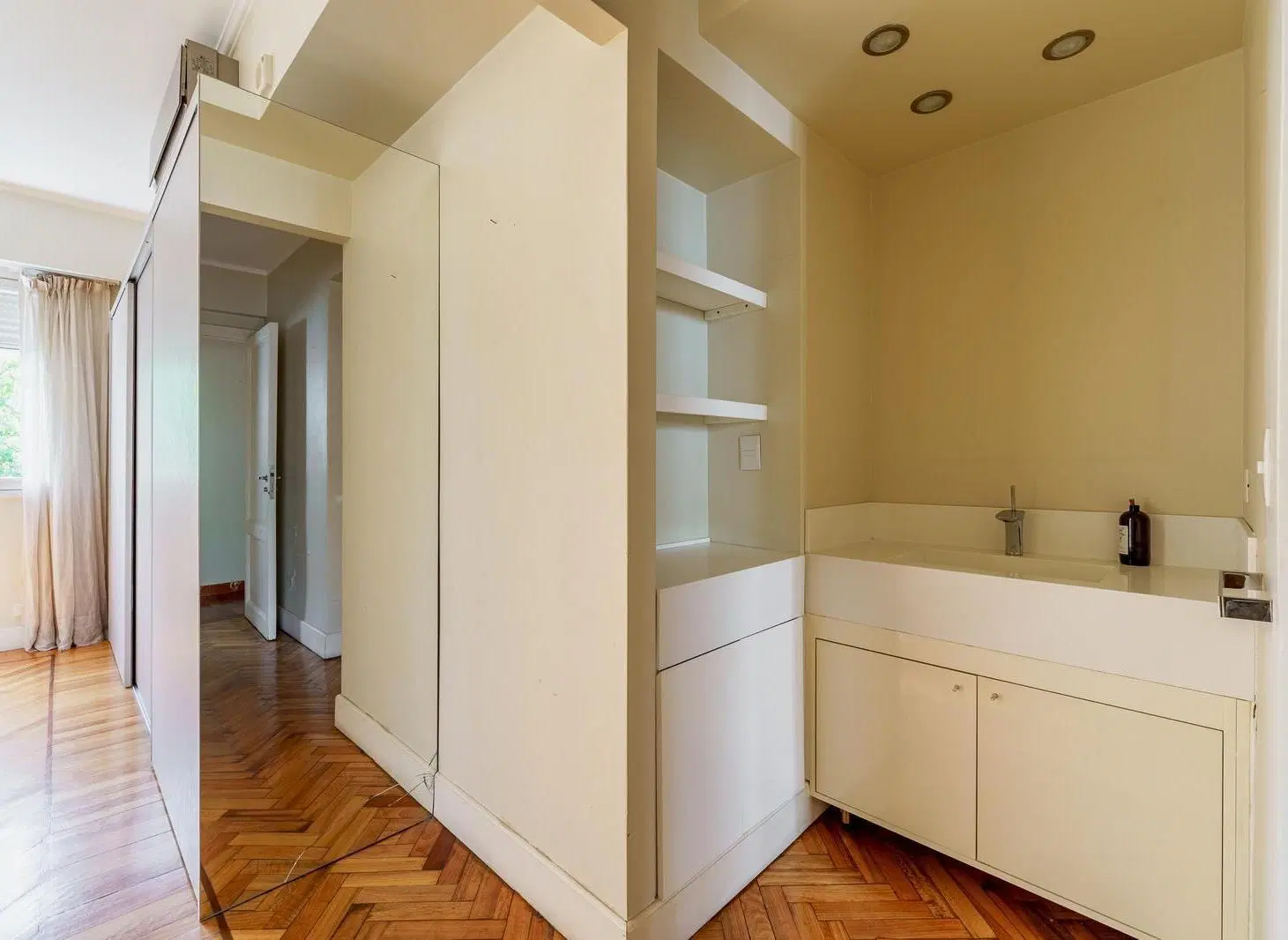 Departamento en Alquiler. Dos dormitorios con cochera en la mejor zona de Recoleta 2