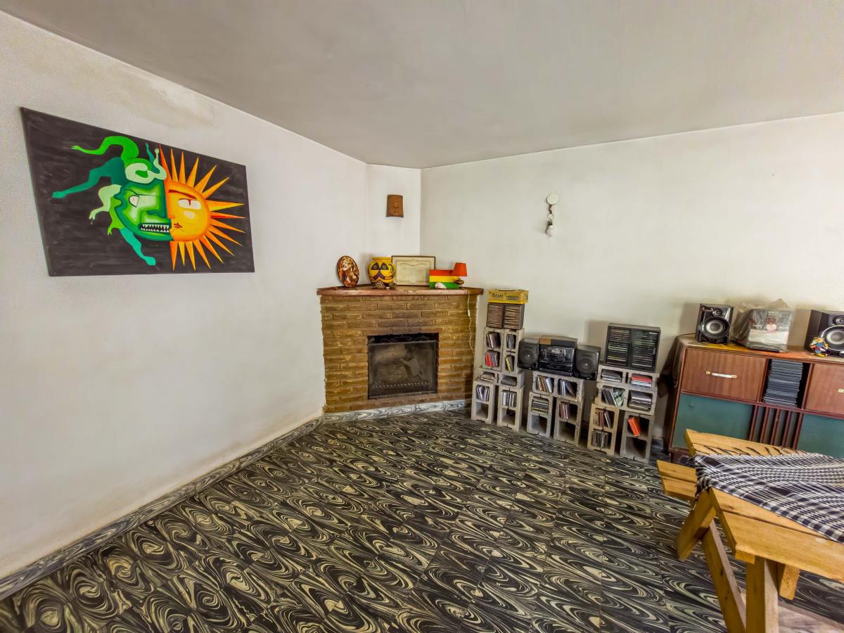 Venta Casa, Capilla del Monte, B° La Banda 2 Dorm., 1 Cochera Semicubierta 4