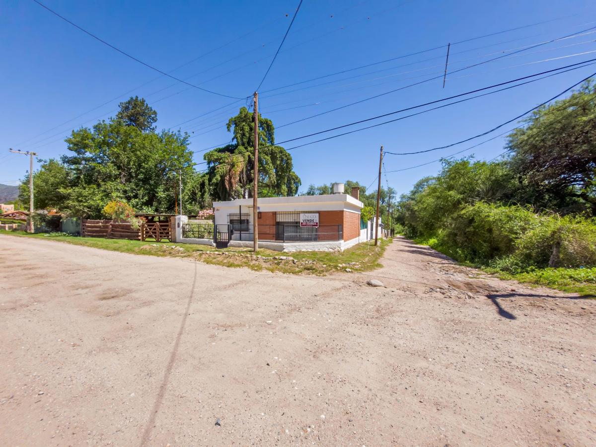 Venta Casa, Capilla del Monte, B° La Banda 2 Dorm., 1 Cochera Semicubierta 2