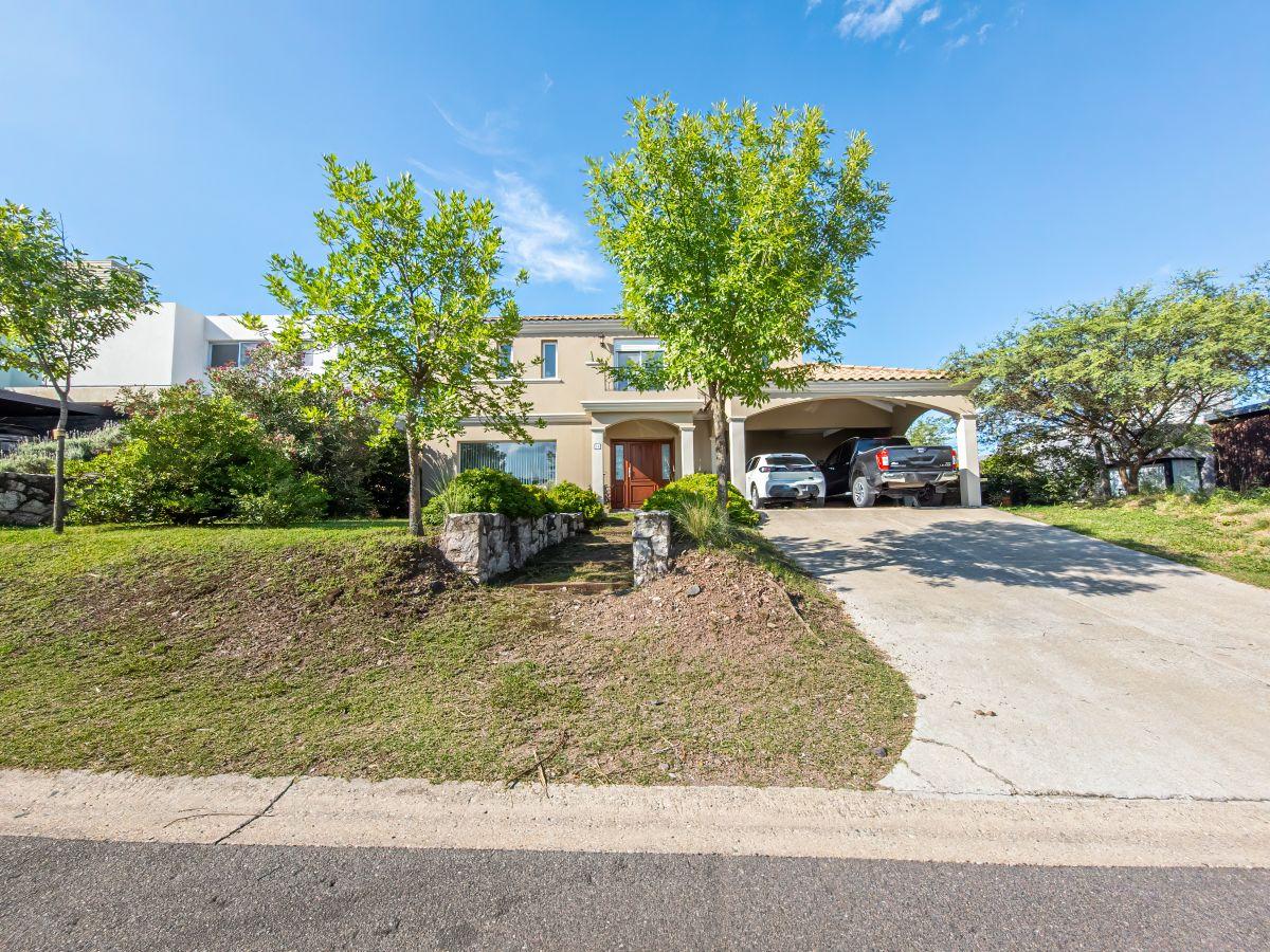 CASA EN VENTA. 3 DORMITORIOS. 4 BAÑOS. PILETA. QUINCHO. ESTANCIA Q2. MENDIOLAZA. CÓRDOBA